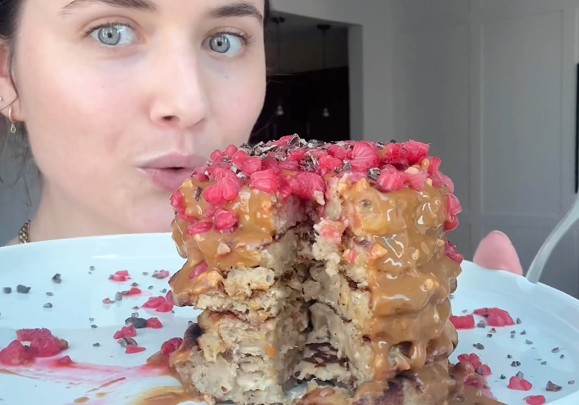 Discoff & Banana Pancakes with Peanut Butter Drizzle: A Delicious and Nutritious Breakfast Treat
